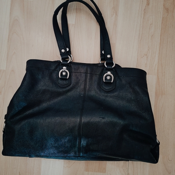 Amazing leather Coach purse - Picture 2 of 3